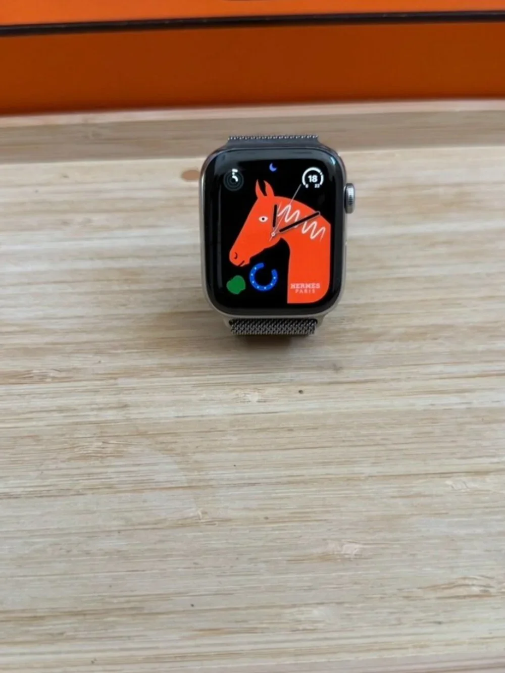 HERMES Apple Watch Series 4 44mm (GPS + Cellular) with Milanese Loop Band.